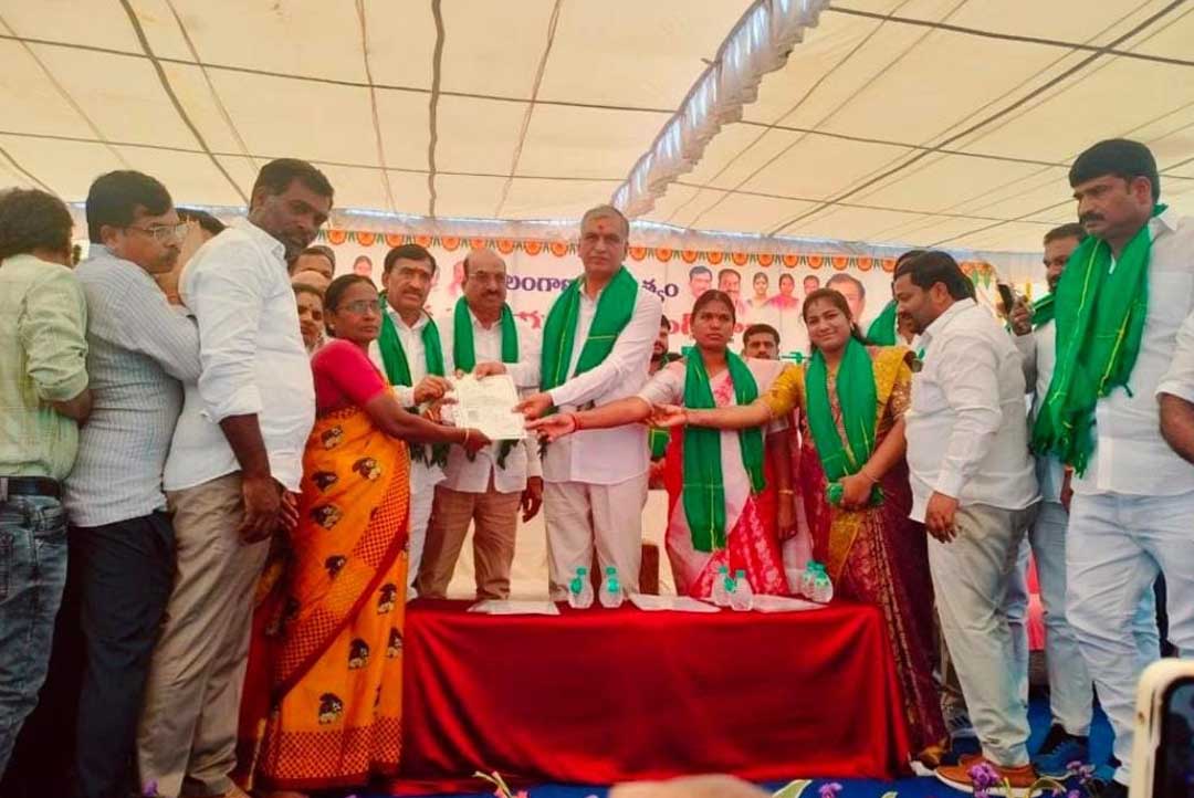 Minister Harish Rao | 397 మంది రైతులు, జర్నలిస్టులకు మంత్రి హరీశ్ రావు ఇళ్ల పట్టాలు